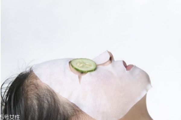 面膜精華液要洗掉嗎 面膜精華液怎么用 面膜精華液要洗掉嗎 面膜精華液怎么用