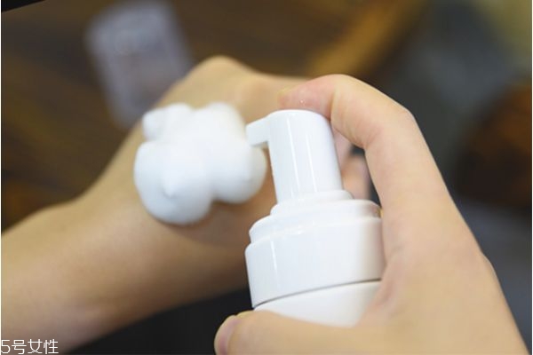 潔面慕斯可以天天用嗎 潔面慕斯能不能天天用 潔面慕斯可以天天用嗎 潔面慕斯能不能天天用