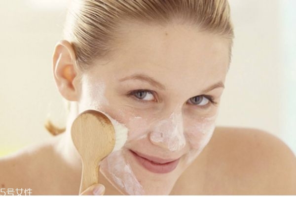 潔容霜的功效 潔容霜和洗面奶區(qū)別 潔容霜的功效 潔容霜和洗面奶區(qū)別