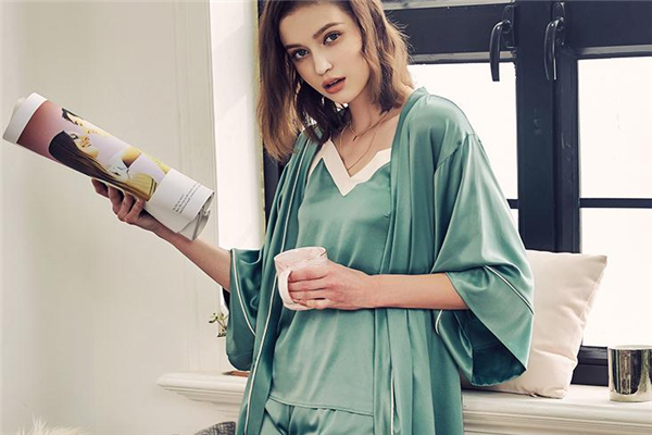 真絲睡衣會貼在身體上嗎 一般不會發(fā)生 真絲睡衣會貼在身體上嗎 一般不會發(fā)生