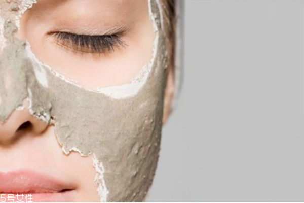 泥膜外層還能貼面膜嗎 把面膜敷在泥膜上好嗎 泥膜外層還能貼面膜嗎 把面膜敷在泥膜上好嗎