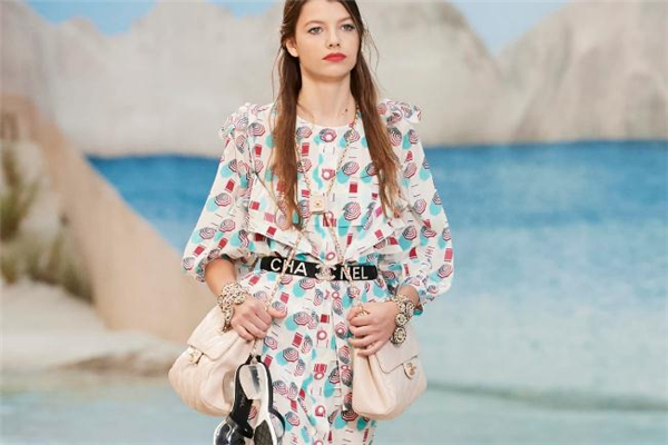 香奈兒雙挎包怎么背 chanel雙挎包搭配圖片 香奈兒雙挎包怎么背 chanel雙挎包搭配圖片