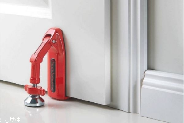 女生用什么防身好 女生包里放什么防身 女生用什么防身好 女生包里放什么防身