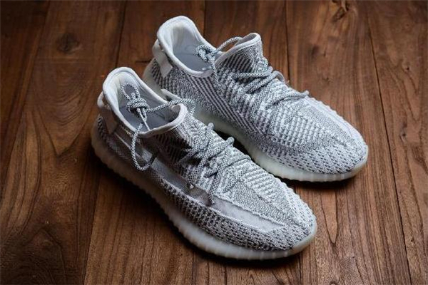 yeezy 350滿天星真假對(duì)比 鑒定方法看這里 yeezy 350滿天星真假對(duì)比 鑒定方法看這里