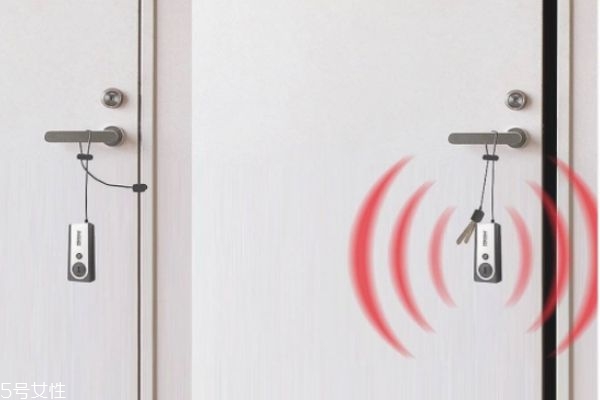 女生用什么防身好 女生包里放什么防身 女生用什么防身好 女生包里放什么防身