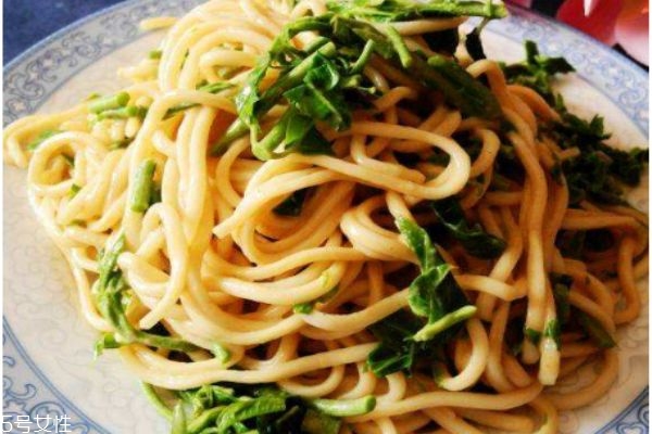 香椿不能和什么一起吃 香椿的家常做法 香椿不能和什么一起吃 香椿的家常做法