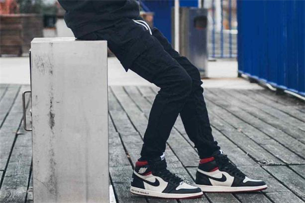 aj1禁止轉(zhuǎn)賣真假對比 鑒定方法要牢記 aj1禁止轉(zhuǎn)賣真假對比 鑒定方法要牢記