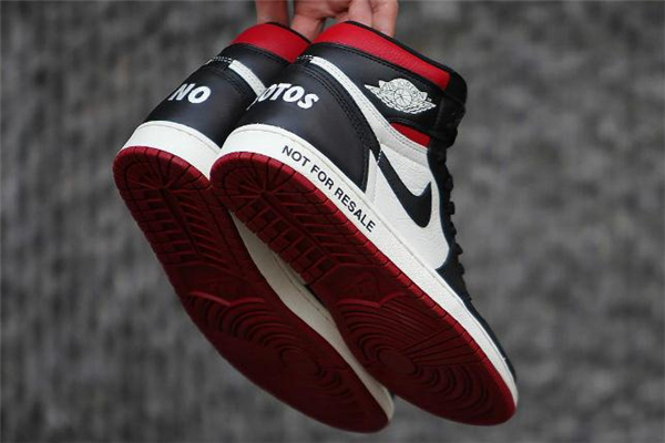 aj1禁止轉(zhuǎn)賣真假對比 鑒定方法要牢記 aj1禁止轉(zhuǎn)賣真假對比 鑒定方法要牢記