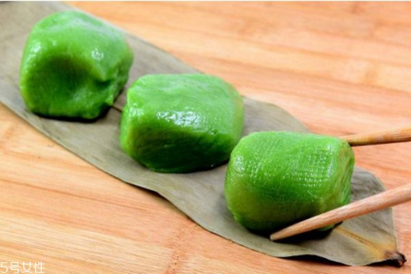 青團(tuán)的營養(yǎng)價值及功效 吃青團(tuán)時的四個注意 青團(tuán)的營養(yǎng)價值及功效 吃青團(tuán)時的四個注意
