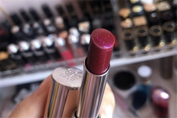 紀梵希小粉唇304試色 紀梵希小粉唇304暗夜玫瑰