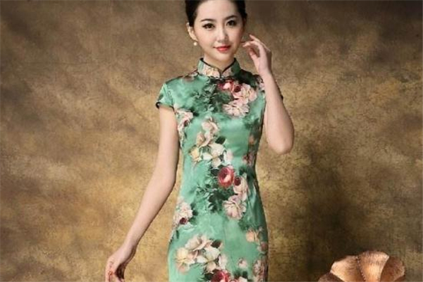 穿旗袍配什么發(fā)型 旗袍盤發(fā)教程 穿旗袍配什么發(fā)型 旗袍盤發(fā)教程