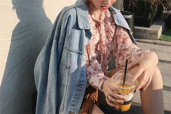 雪紡衫怎么搭配 春季浪漫穿搭 雪紡衫怎么搭配 春季浪漫穿搭