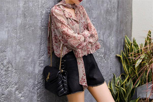 雪紡衫怎么搭配 春季浪漫穿搭 雪紡衫怎么搭配 春季浪漫穿搭