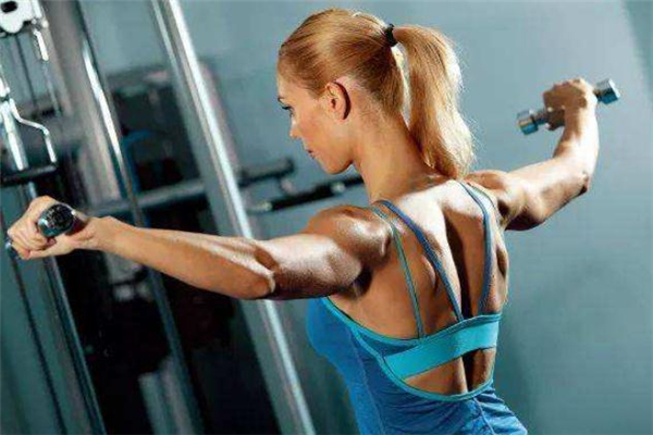 女生三角肌發(fā)達(dá)怎么減 減少力量訓(xùn)練 女生三角肌發(fā)達(dá)怎么減 減少力量訓(xùn)練