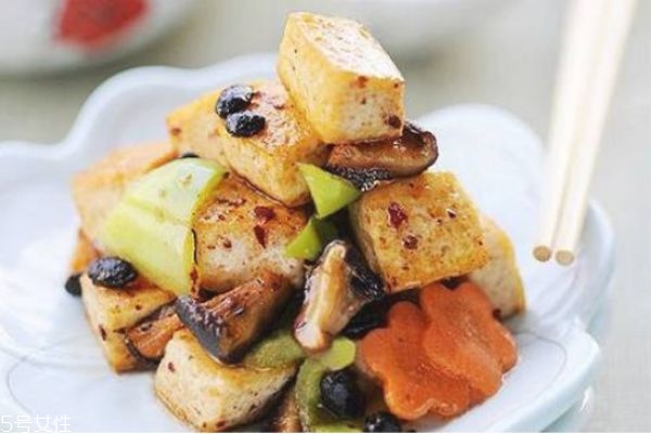 怎么做豆腐好吃又簡(jiǎn)單 家常豆腐的做法 怎么做豆腐好吃又簡(jiǎn)單 家常豆腐的做法