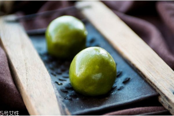 青團(tuán)的營養(yǎng)價值及功效 吃青團(tuán)時的四個注意 青團(tuán)的營養(yǎng)價值及功效 吃青團(tuán)時的四個注意