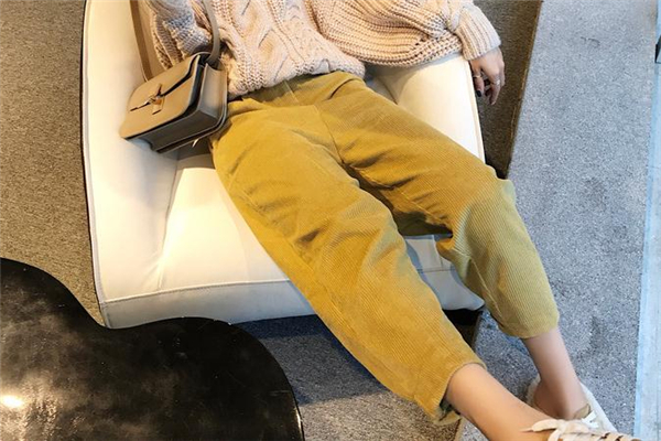 燈芯絨和條絨的區(qū)別 是一個(gè)概念 燈芯絨和條絨的區(qū)別 是一個(gè)概念