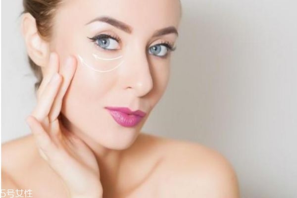 眼部精華液和眼霜有什么不同 眼霜和眼部精華液的區(qū)別 眼部精華液和眼霜有什么不同 眼霜和眼部精華液的區(qū)別