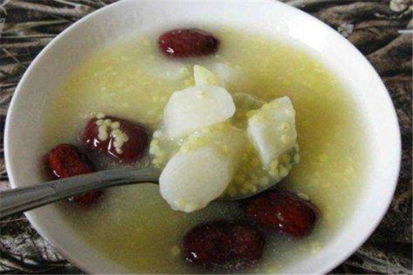 山藥小米粥的功效與作用 養(yǎng)生人群必備 山藥小米粥的功效與作用 養(yǎng)生人群必備