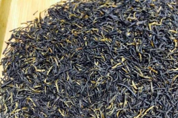 正山小種屬于巖茶么 如何鑒別正山小種的優(yōu)劣 正山小種屬于巖茶么 如何鑒別正山小種的優(yōu)劣