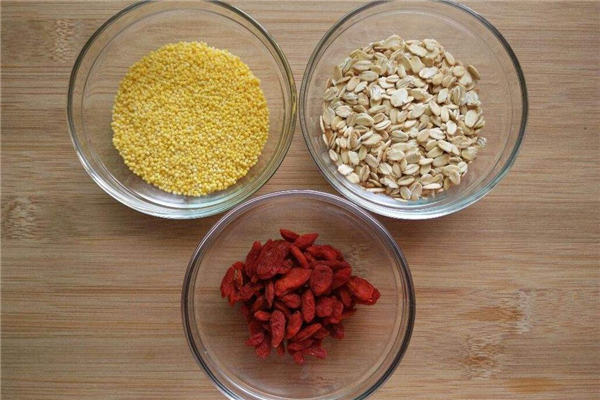 燕麥小米粥可以加蜂蜜嗎 口感會(huì)更好 燕麥小米粥可以加蜂蜜嗎 口感會(huì)更好