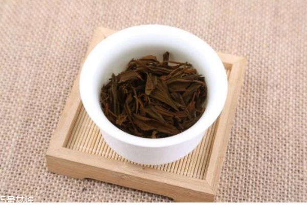 正山小種屬于巖茶么 如何鑒別正山小種的優(yōu)劣 正山小種屬于巖茶么 如何鑒別正山小種的優(yōu)劣