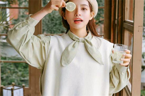 針織馬甲什么顏色好看 開春甜美系穿搭 針織馬甲什么顏色好看 開春甜美系穿搭