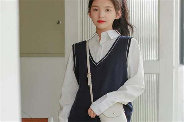 針織馬甲什么顏色好看 開春甜美系穿搭 針織馬甲什么顏色好看 開春甜美系穿搭