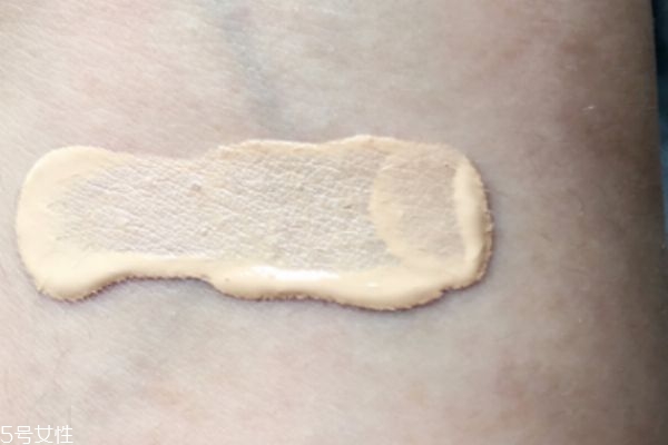 萊珀妮粉底液使用方法 用手也可以完美上妝 萊珀妮粉底液使用方法 用手也可以完美上妝