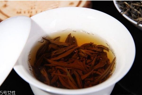 紅茶梅占的特點(diǎn) 紅茶梅占的泡法 紅茶梅占的特點(diǎn) 紅茶梅占的泡法