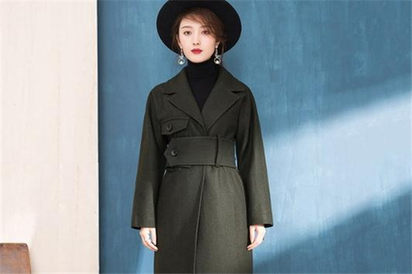 墨綠色衣服顯黑嗎 學(xué)會(huì)搭配很關(guān)鍵 墨綠色衣服顯黑嗎 學(xué)會(huì)搭配很關(guān)鍵