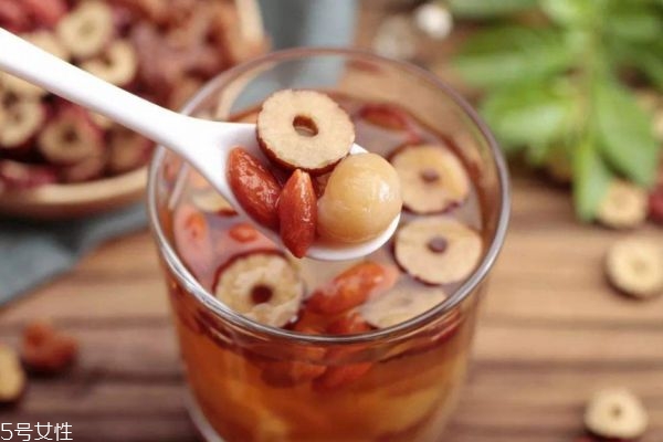 痛經(jīng)怎么辦?喝桂圓紅棗茶輕松解決疼痛 痛經(jīng)怎么辦?喝桂圓紅棗茶輕松解決疼痛