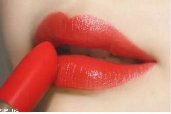 皮膚比較黃涂什么口紅 皮膚暗黃推薦幾款口紅 皮膚比較黃涂什么口紅 皮膚暗黃推薦幾款口紅