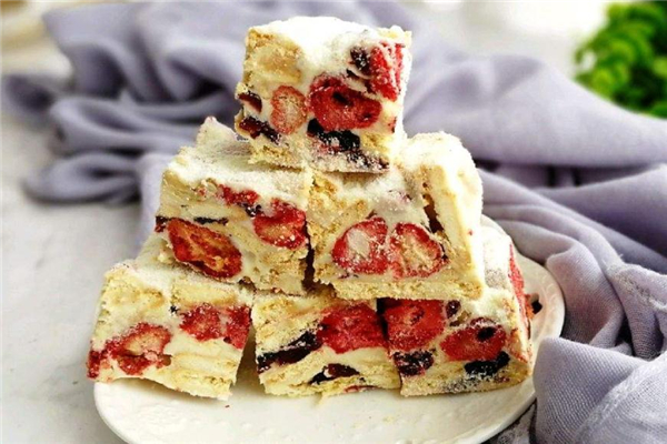 草莓雪花酥的做法 網(wǎng)紅小零食 草莓雪花酥的做法 網(wǎng)紅小零食