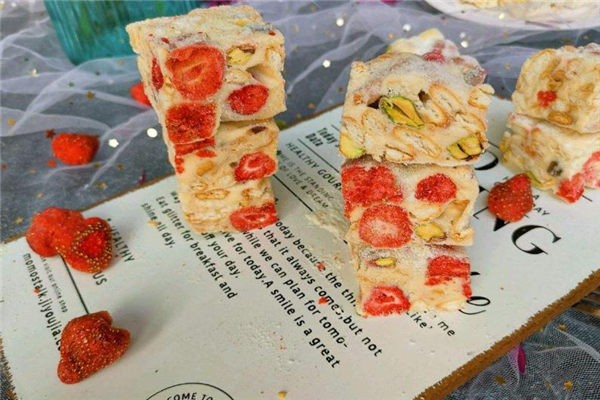 草莓雪花酥的做法 網(wǎng)紅小零食 草莓雪花酥的做法 網(wǎng)紅小零食