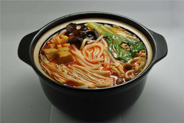 砂鍋米線(xiàn)是哪里的小吃 云南特色美食