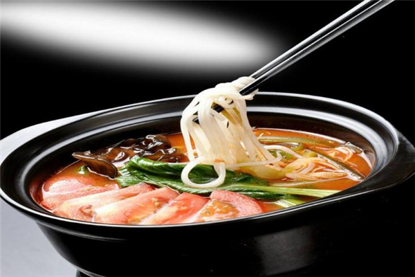 吃砂鍋米線會(huì)長(zhǎng)胖嗎 和湯汁有關(guān) 吃砂鍋米線會(huì)長(zhǎng)胖嗎 和湯汁有關(guān)