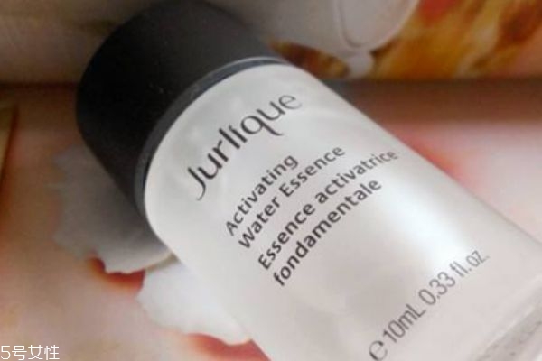 茱莉蔻精華水好用嗎 茱莉蔻精華水成分和功效 茱莉蔻精華水好用嗎 茱莉蔻精華水成分和功效