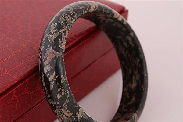 梅花玉手鐲價(jià)格 和等級有關(guān) 梅花玉手鐲價(jià)格 和等級有關(guān)