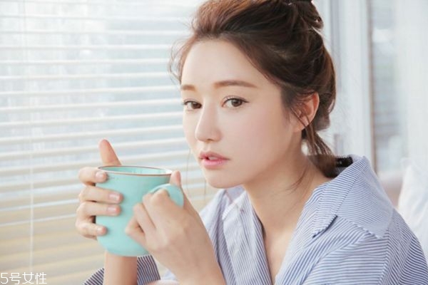 素顏霜用什么抹的均勻 素顏霜用什么涂 素顏霜用什么抹的均勻 素顏霜用什么涂