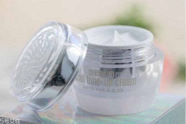 素顏霜用什么抹的均勻 素顏霜用什么涂 素顏霜用什么抹的均勻 素顏霜用什么涂