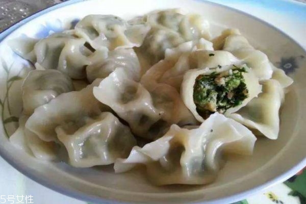 孕婦可以吃薺菜水餃嗎 孕婦吃了薺菜會(huì)怎樣 孕婦可以吃薺菜水餃嗎 孕婦吃了薺菜會(huì)怎樣