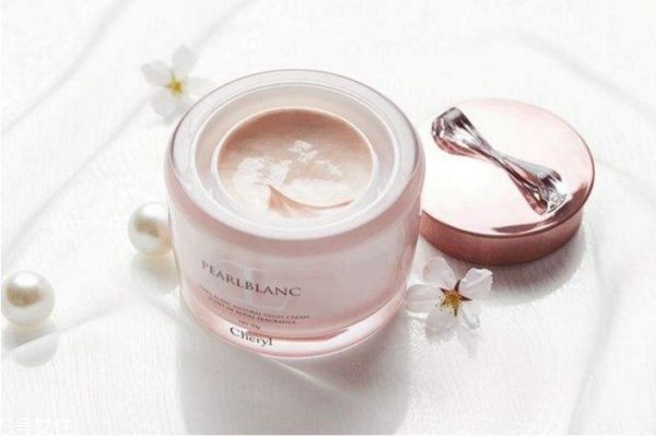 素顏霜用什么抹的均勻 素顏霜用什么涂 素顏霜用什么抹的均勻 素顏霜用什么涂