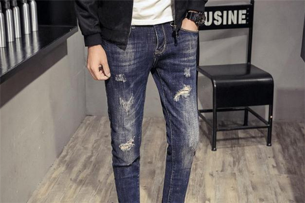 水洗牛仔褲和原色牛仔褲的區(qū)別 工藝大不同 水洗牛仔褲和原色牛仔褲的區(qū)別 工藝大不同