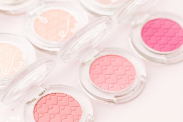 單眼皮買啞光還是珠光 單眼皮適合的眼影牌子 單眼皮買啞光還是珠光 單眼皮適合的眼影牌子