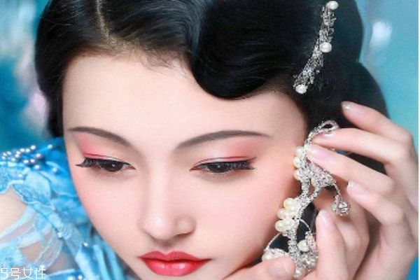 旗袍妝眼影畫法 旗袍妝容教程 旗袍妝眼影畫法 旗袍妝容教程