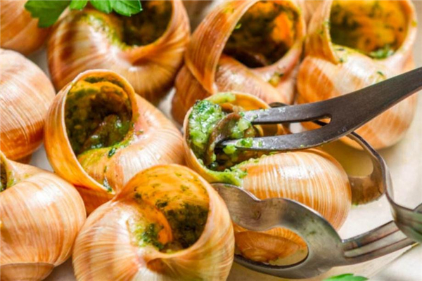 法式焗蝸牛怎么吃 有專用餐具 法式焗蝸牛怎么吃 有專用餐具