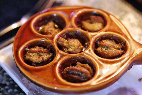 法式焗蝸牛怎么吃 有專用餐具 法式焗蝸牛怎么吃 有專用餐具