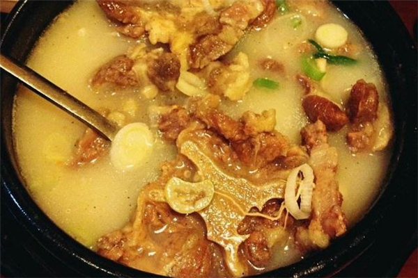 牛尾湯用冷水還是熱水 水溫要注意 牛尾湯用冷水還是熱水 水溫要注意