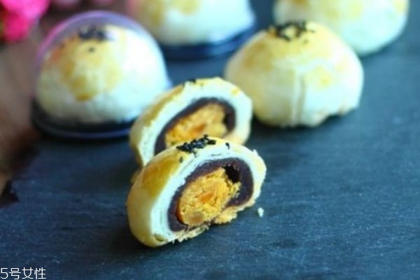 蛋黃酥是哪里的特產(chǎn) 蛋黃酥的營養(yǎng) 蛋黃酥是哪里的特產(chǎn) 蛋黃酥的營養(yǎng)